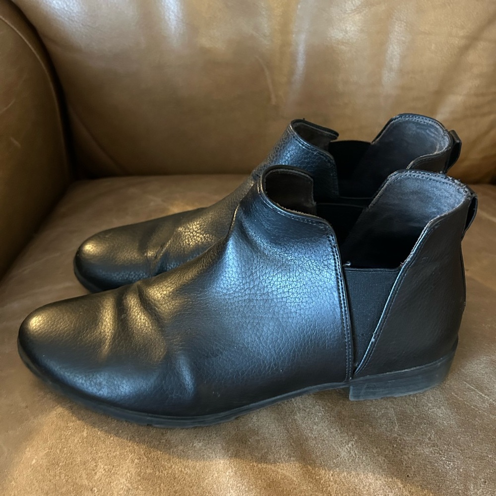 Lucky brand size 11 black  Leather Ankle Boots
